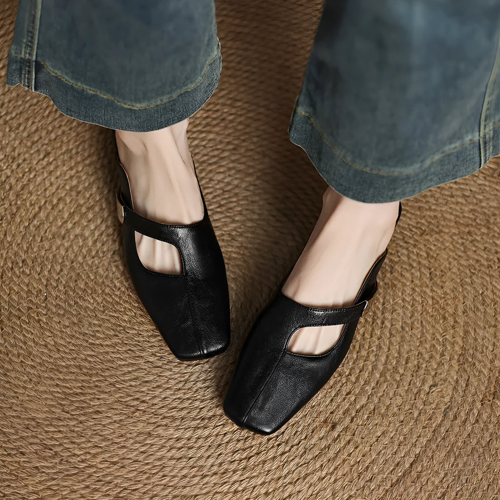 Square toe outdoor slippers with rubber soles and artificial PU uppers in black colour