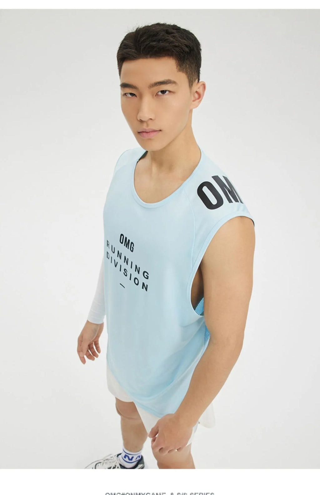 Men's black mesh sports vest with loose fit straight hem design for fitness activities