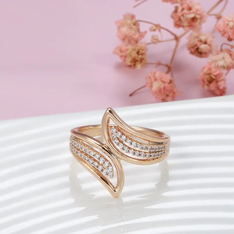 Fashion women's ring in copper electroplated rose gold with rhinestones and geometric inlay, gold-plated artificial gemstone centre
