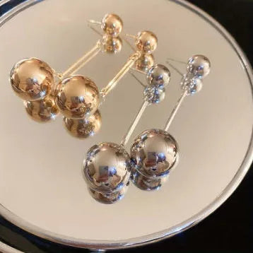 Metal heart-shaped geometric earrings with electroplated silver needle finish, three colour ball options