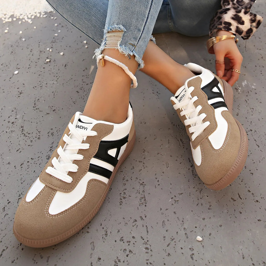 Women's retro colour-block lace-up jogging shoes in grey with a low platform heel and rubber sole.