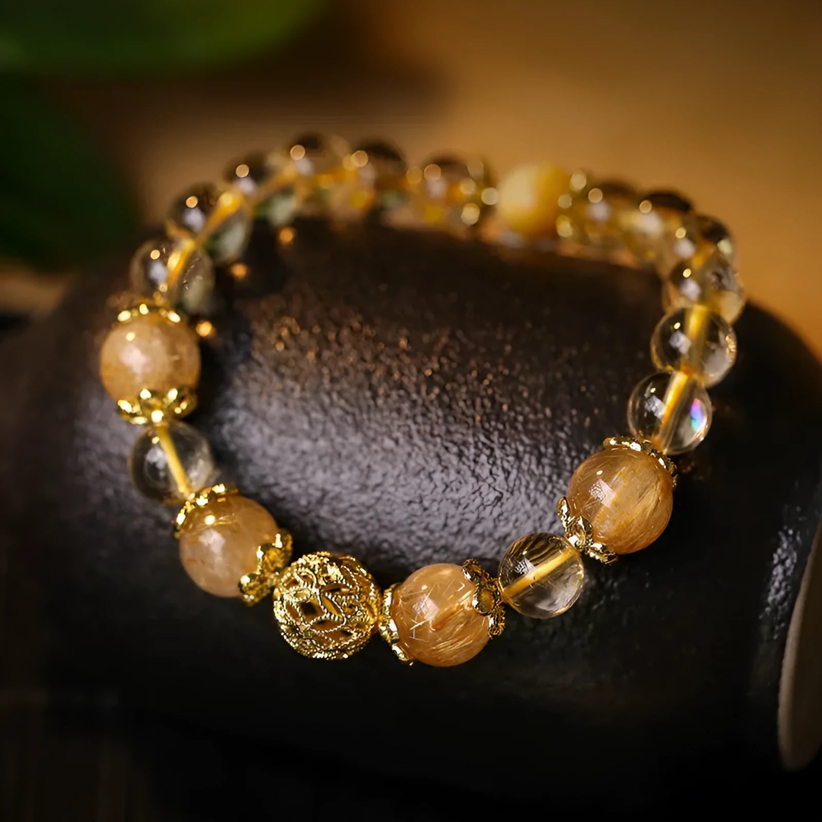 Retro citrine lucky bracelet for women in artificial crystal with gold electroplated finish.