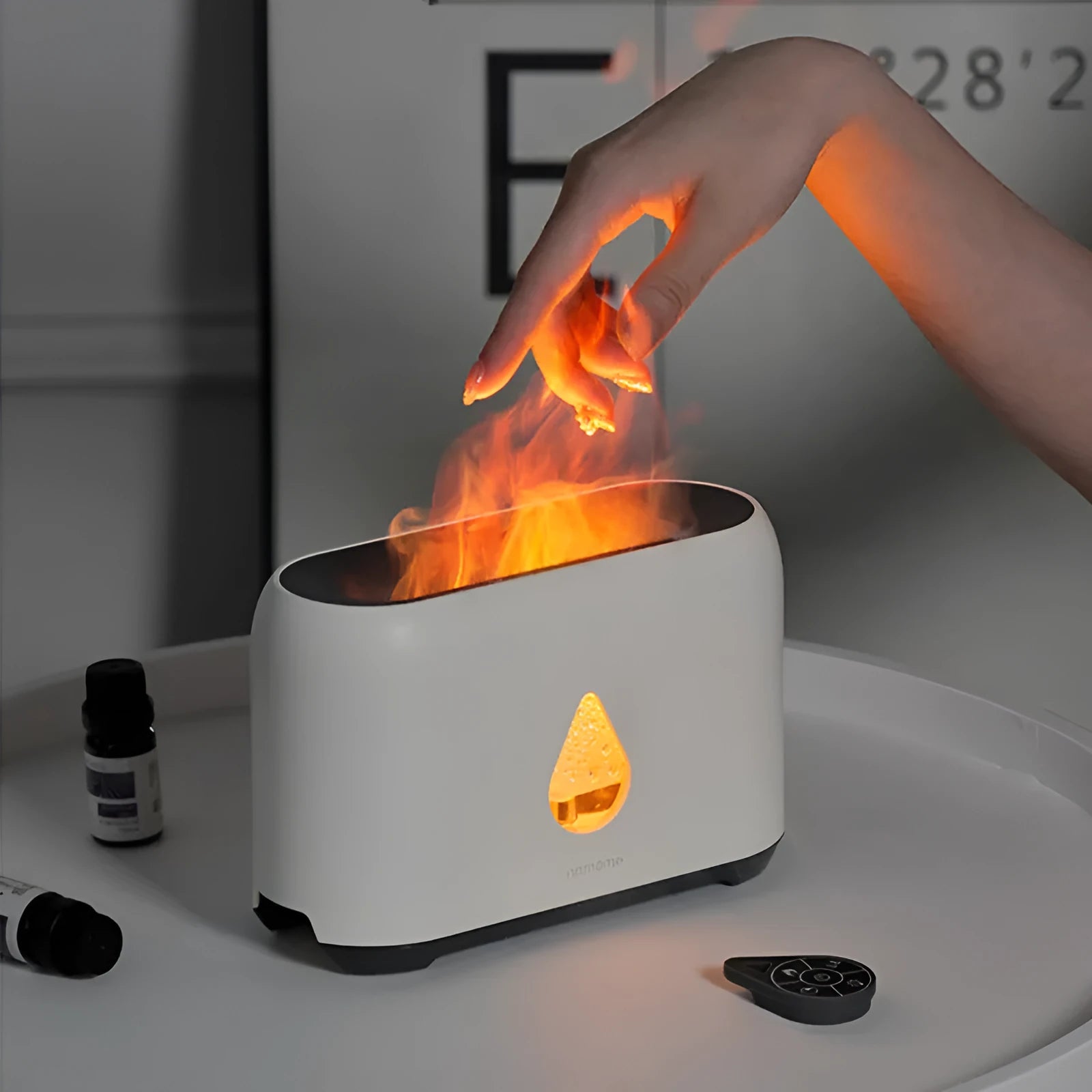 Mini remote control flame diffuser air humidifier in white plastic with USB cable