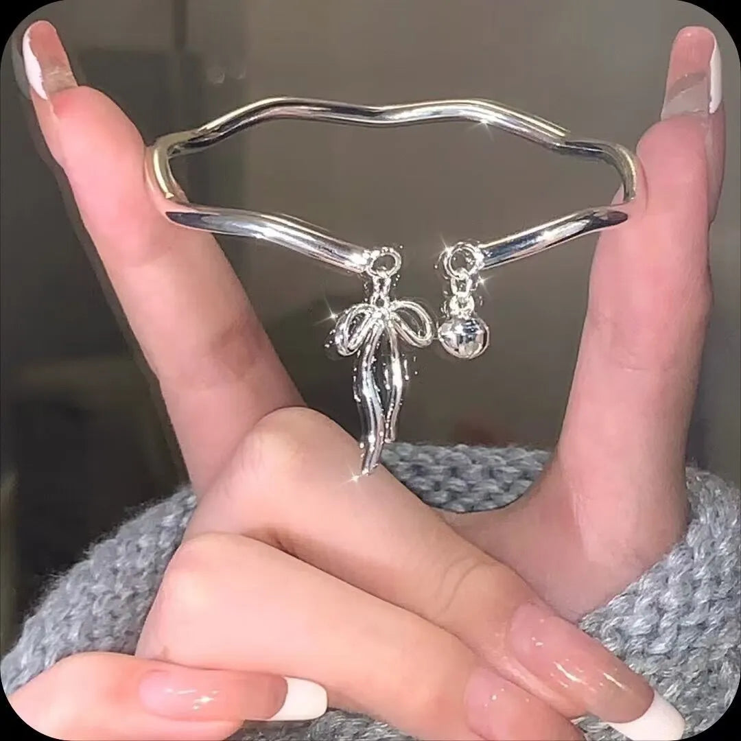 Silver bow adjustable bracelet with bell opening clasp on zinc alloy chain
