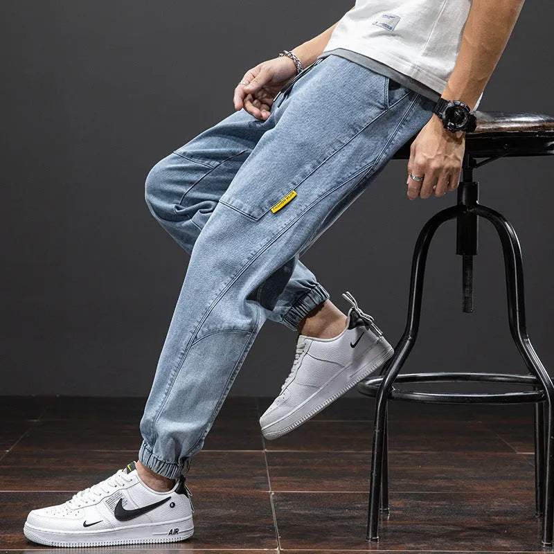 Men's loose fit straight leg cargo jeans in micro-elastic cotton fabric with non-ironing finish
