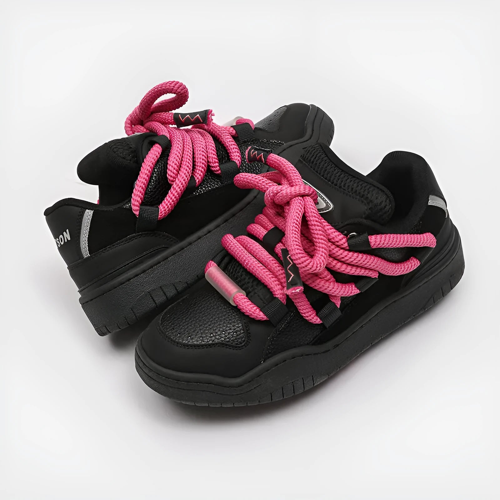 Casual lace-up shoes with thick rubber sole and round toe in four colour options