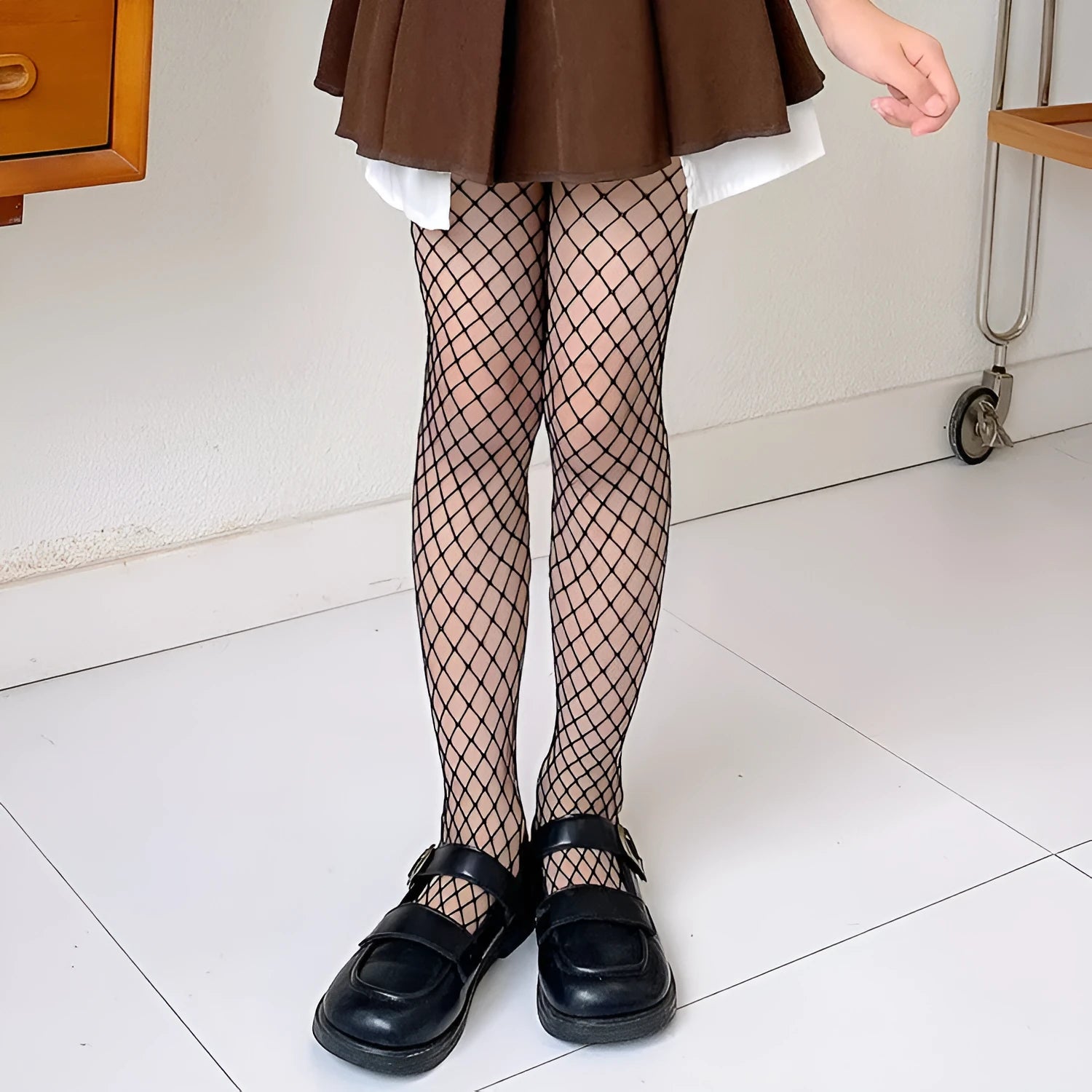 Women's summer mesh stockings showing large, medium and small net patterns in black and white.