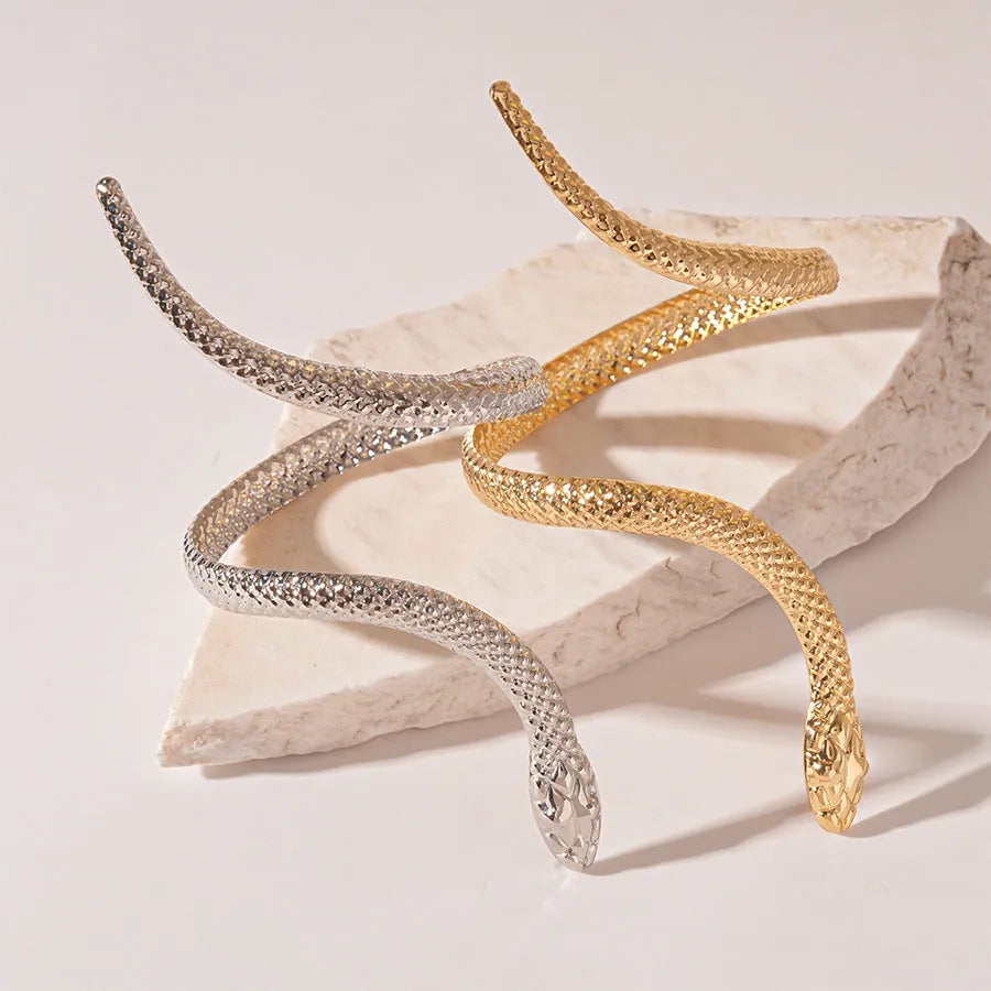 Metal ring and bracelet set with twisted winding snake design in gold or silver colour