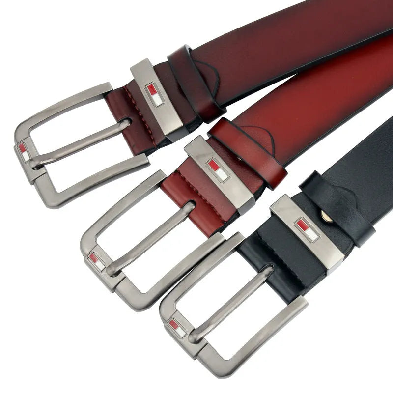 Men's retro pin buckle belt in imitation leather with alloy D buckle, black colour on plain background