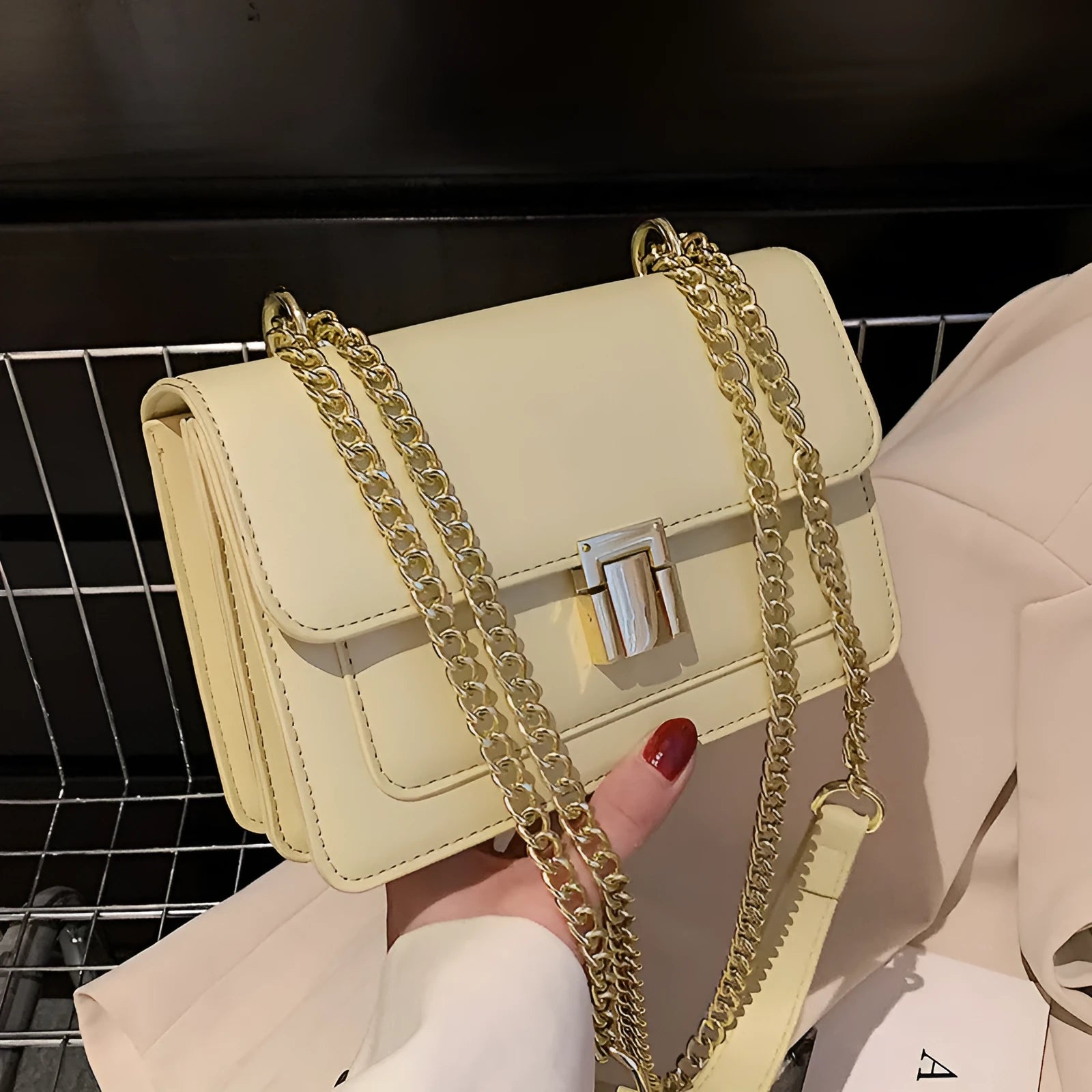 New fashion all-match summer chain messenger bag PU solid colour cross square shoulder bag with lock chain handle available in black green white yellow