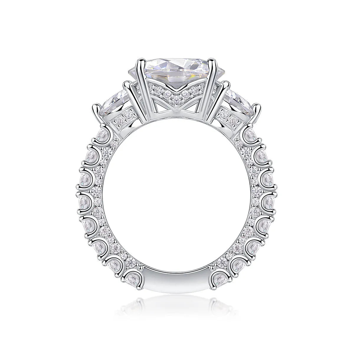 Three-diamond shining 5-carat moissanite S925 silver platinum-plated wedding ring on display in gift box