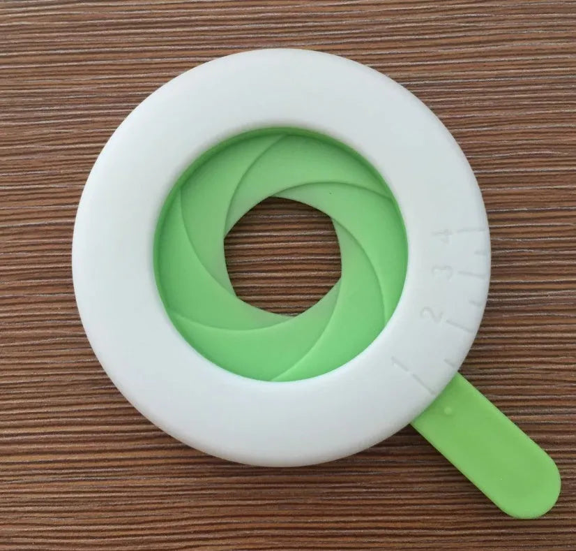 Plastic pasta noodle thickness selector tool with rotating dial, 8x9x1cm