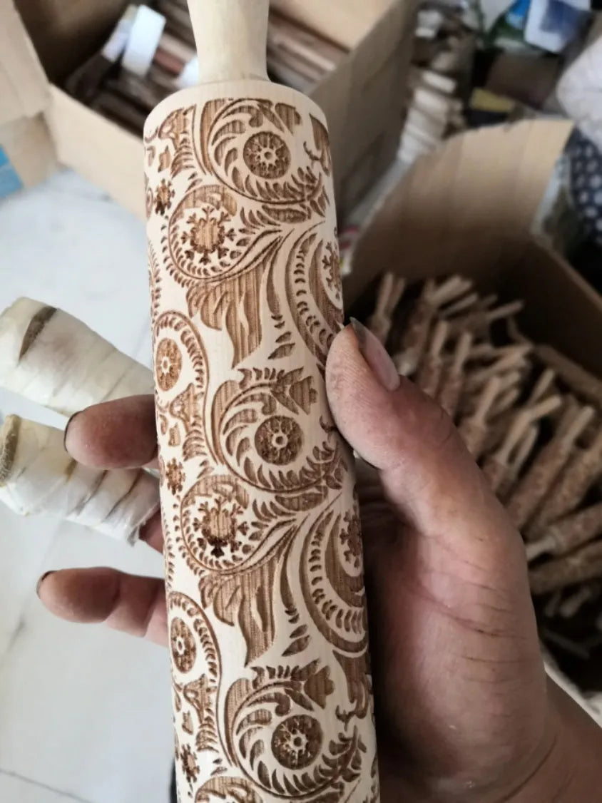 Wooden Christmas embossing rolling pin with snowflake and reindeer patterns on dough, 45x5x5cm natural wood non-stick surface