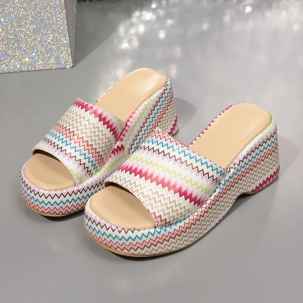 Women's wedge sandals with wave pattern, fish mouth toe and thick rubber sole in beige colour