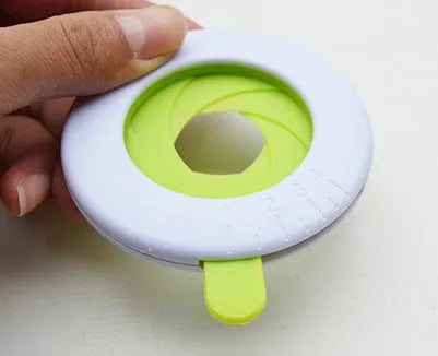 Plastic pasta noodle thickness selector tool with rotating dial, 8x9x1cm