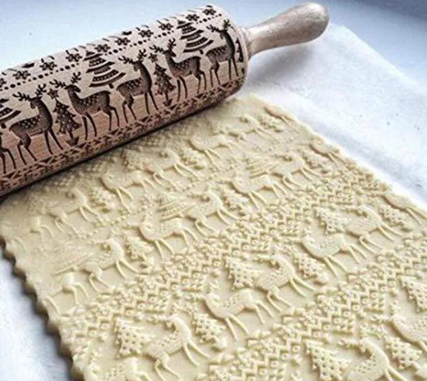 Wooden Christmas embossing rolling pin with snowflake and reindeer patterns on dough, 45x5x5cm natural wood non-stick surface
