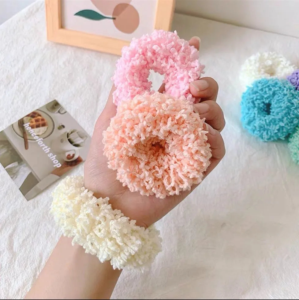 Luminous plush hair tie in seven colours: blue, pink, green, yellow, orange, purple, white