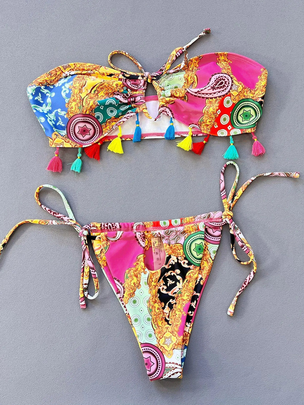 Women's printing pattern tube top bikini set with briefs on a mannequin.
