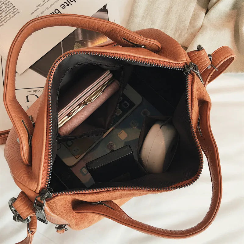 Large casual tote shoulder bag for women in soft PU leather with zipper closure