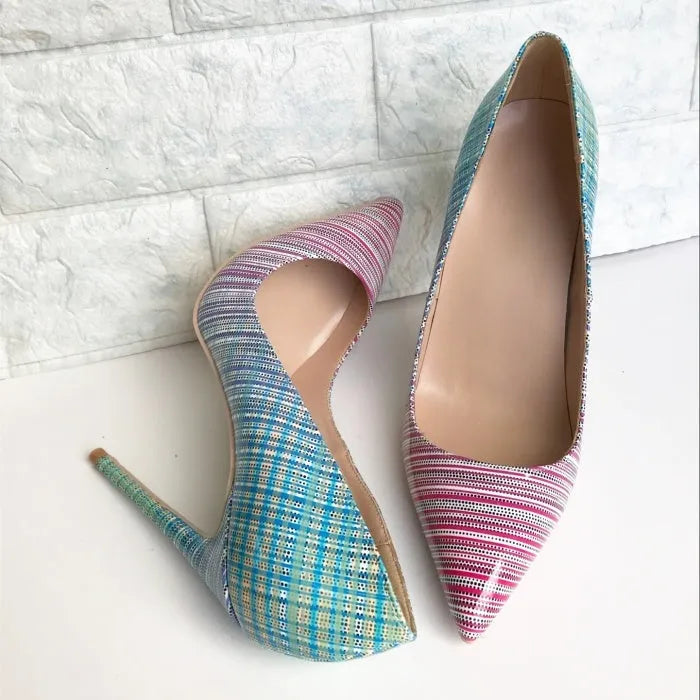 Pink and blue gradient patent leather ladies high heels with pointed toe and slender high heel.