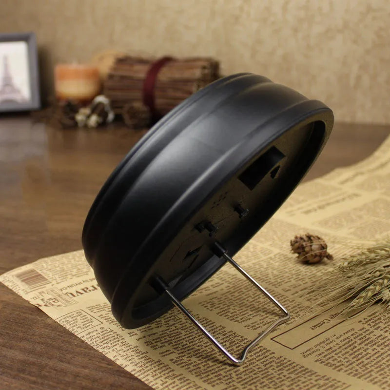 European retro style 6-inch round desk clock with silent sweep movement and battery operation