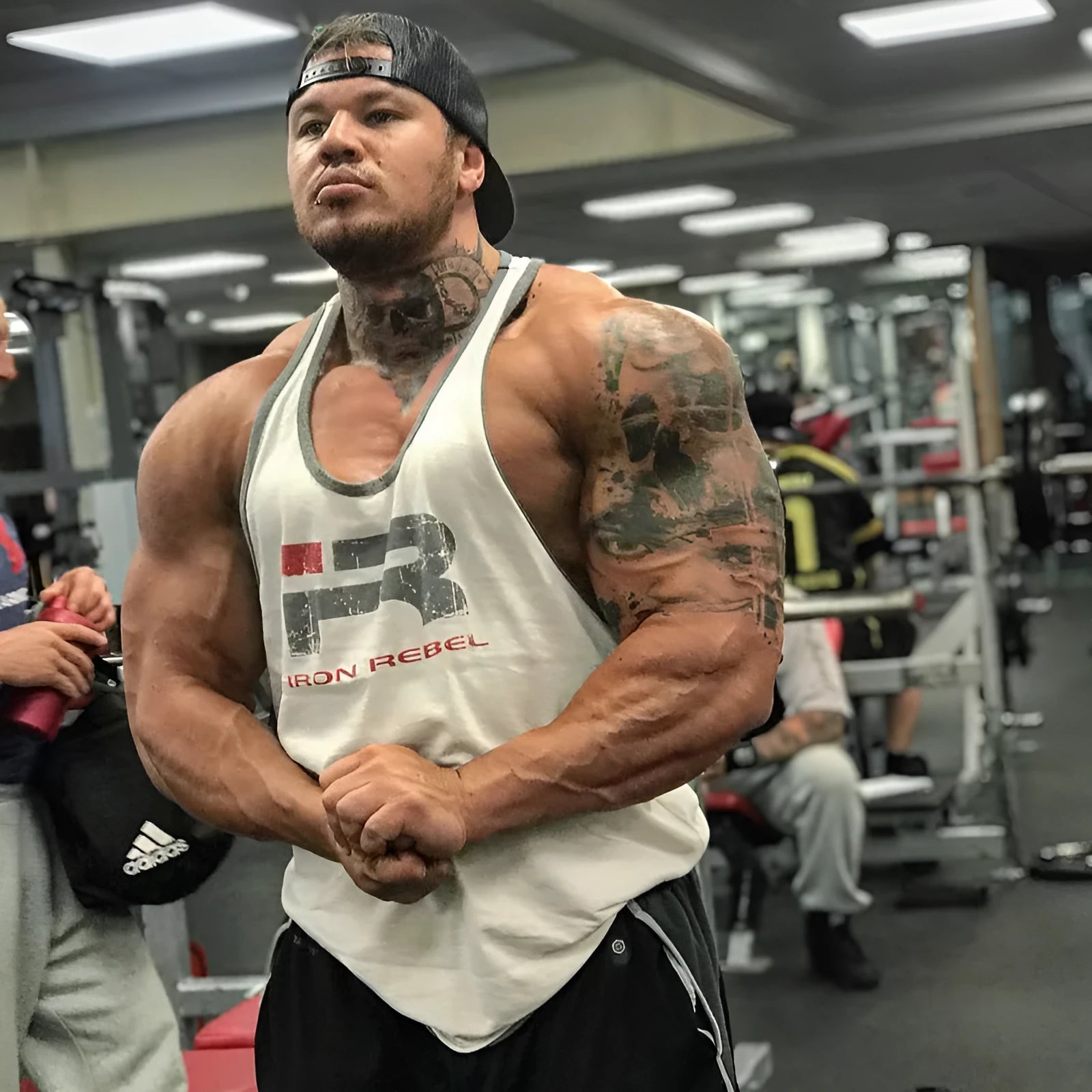 White cotton sleeveless vest for men's gym training, round neck, regular fit