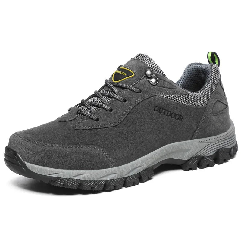 Men's army green low-top outdoor hiking shoes with viscose sole on a neutral background.