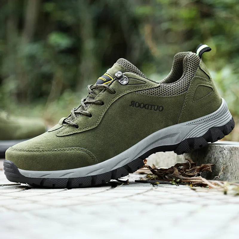 Men's army green low-top outdoor hiking shoes with viscose sole on a neutral background.