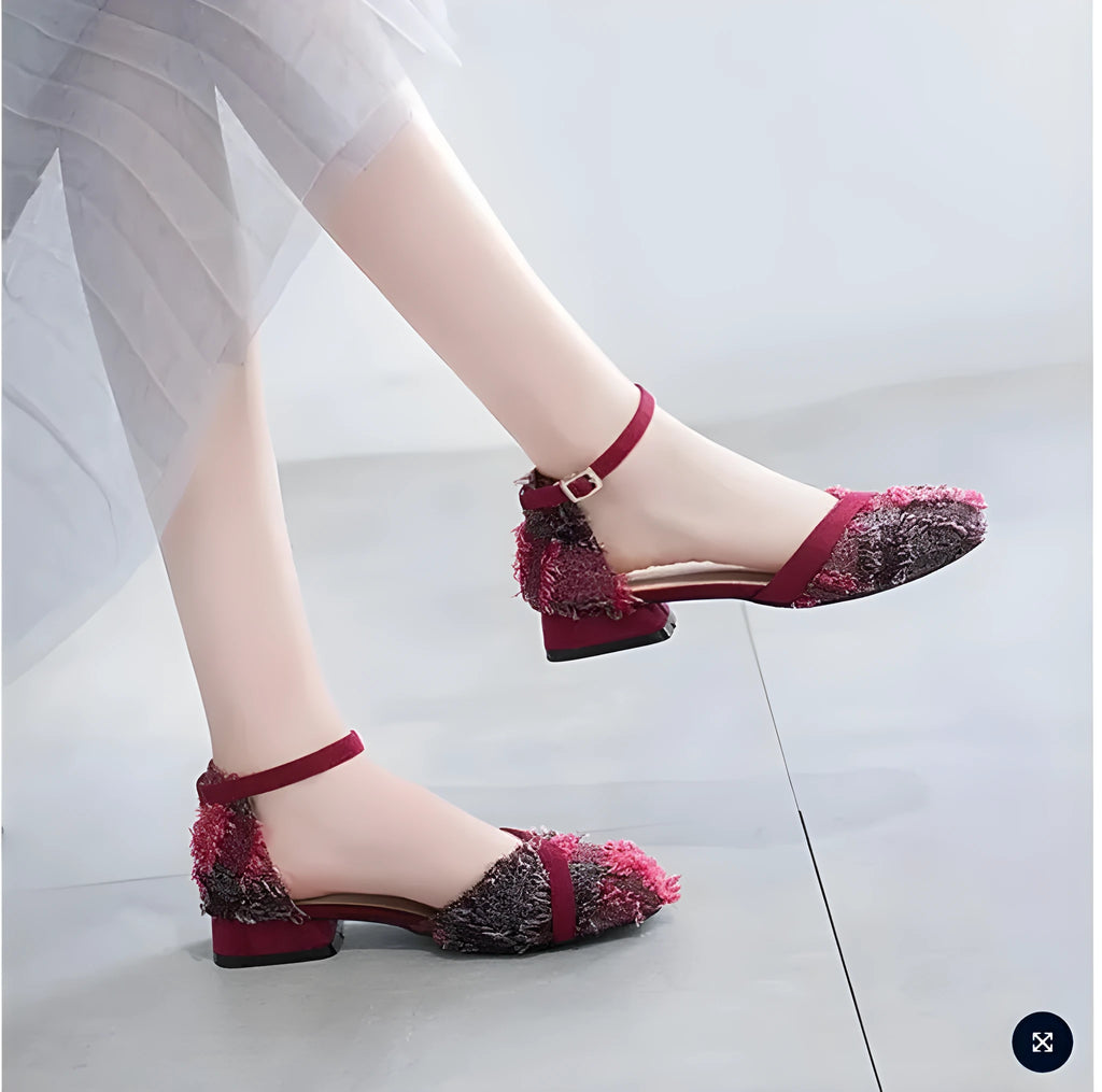 Women's d'Orsay style flats with ankle strap and 3cm low heels in suede material