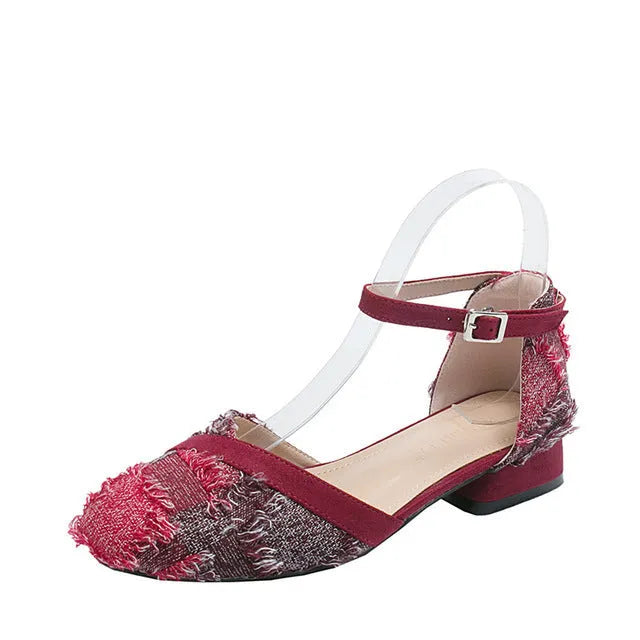 Women's d'Orsay style flats with ankle strap and 3cm low heels in suede material