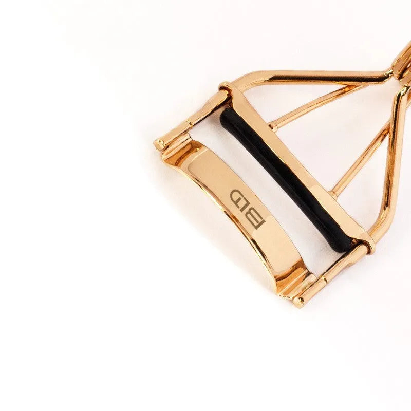 Beland eyelash curler G2 in golden colour, a manual makeup tool for curling eyelashes