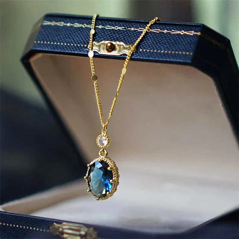 Geometric gold electroplated copper necklace with French retro design