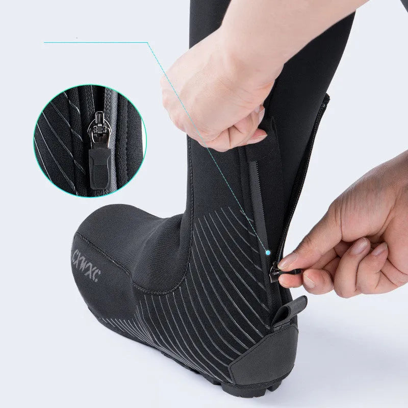 GIYO CX-204 black neoprene cycling shoe covers on a bike pedal