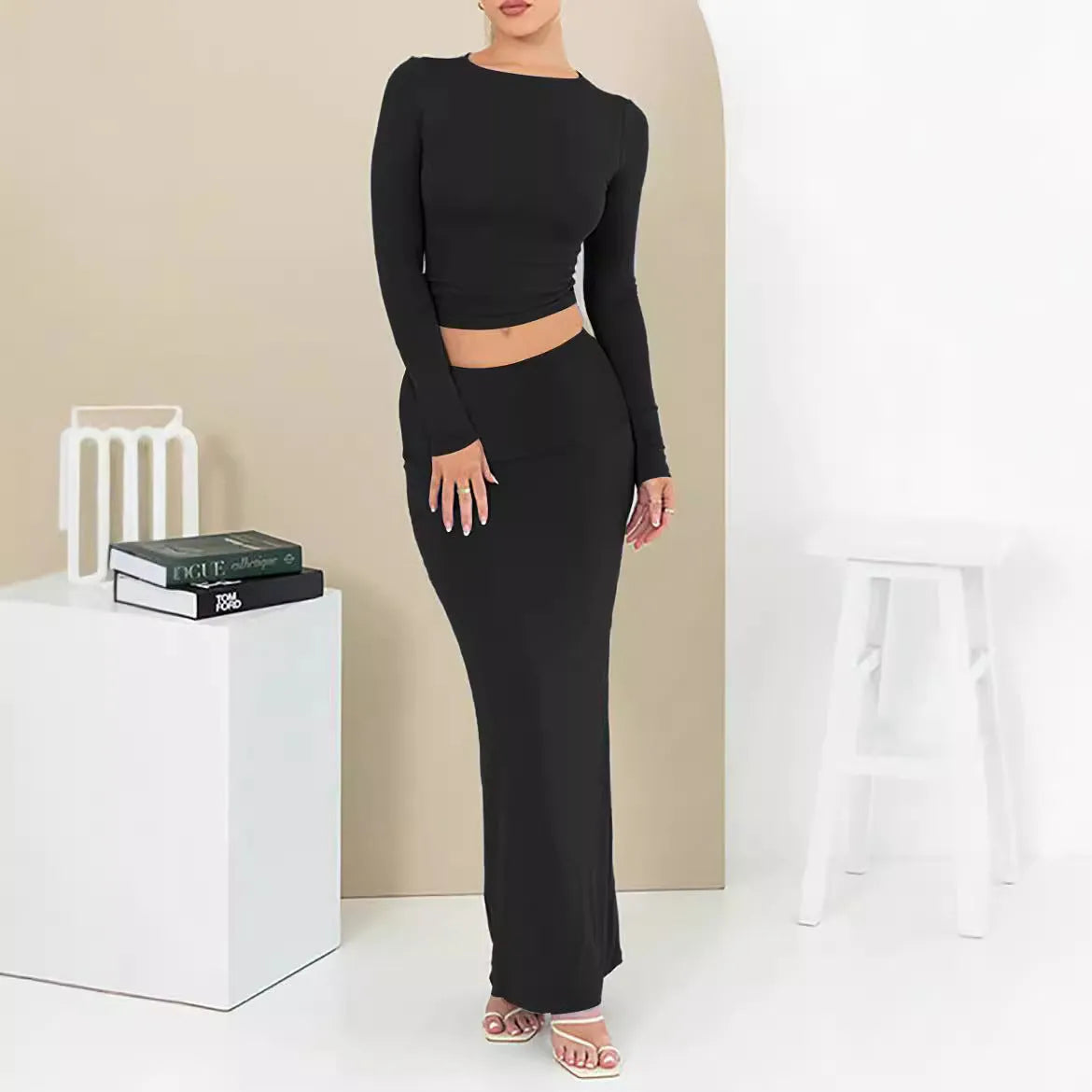 Women's polyester two-piece suit with three-quarter sleeve top and long skirt in sweet style