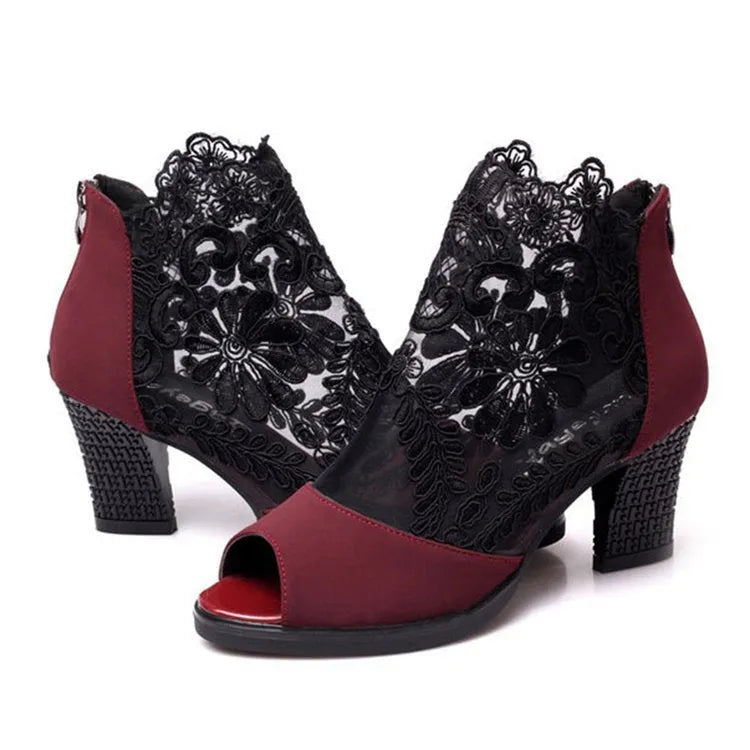 Women's black lace gladiator sandals with square heel and zip closure