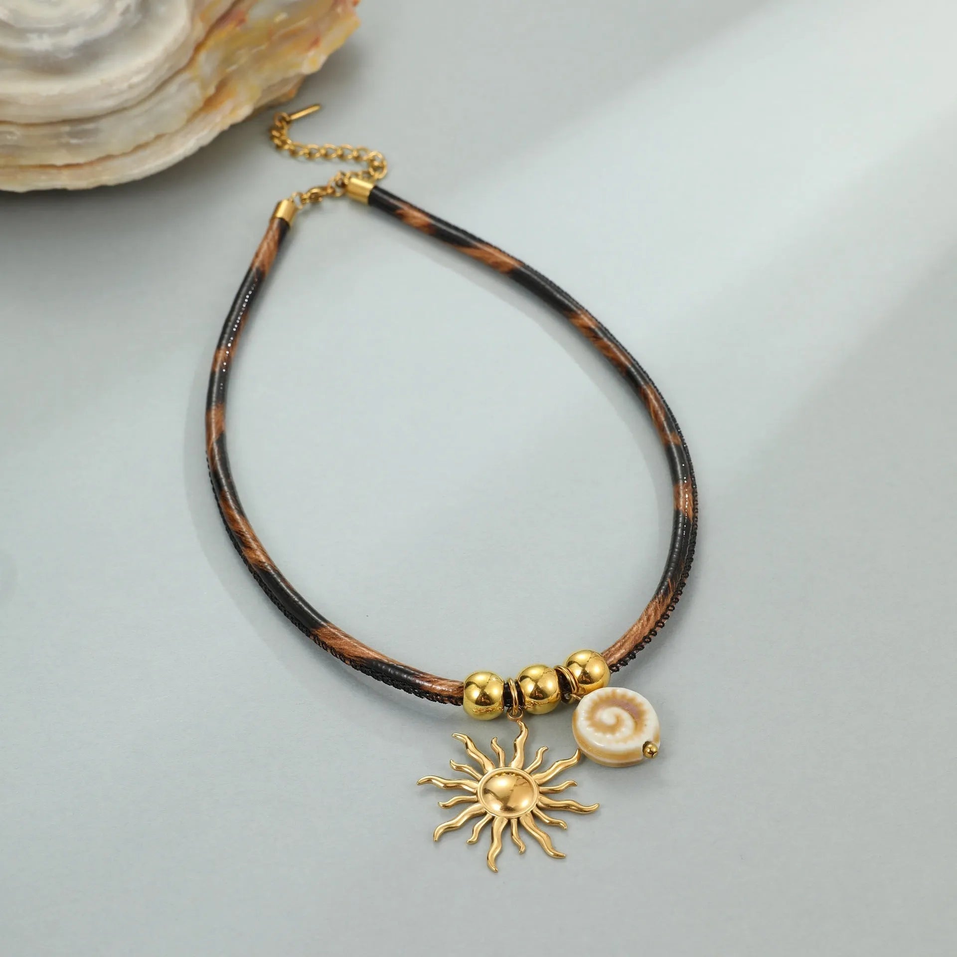 Geometric leopard print stainless steel necklace with gold plating on adjustable 41-50cm chain