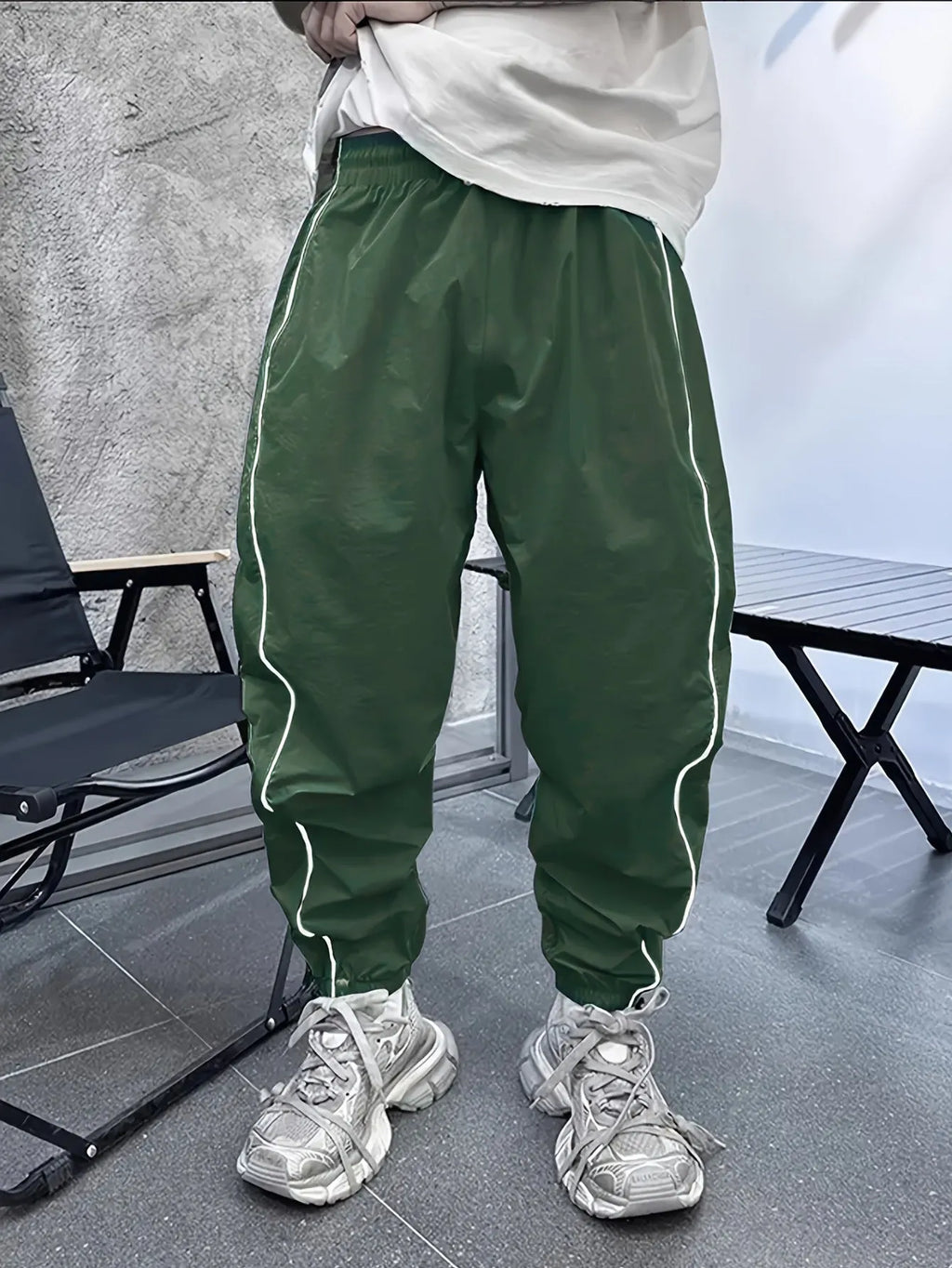 Men's casual sports trousers in bamboo fibre with cropped length and loose style fit