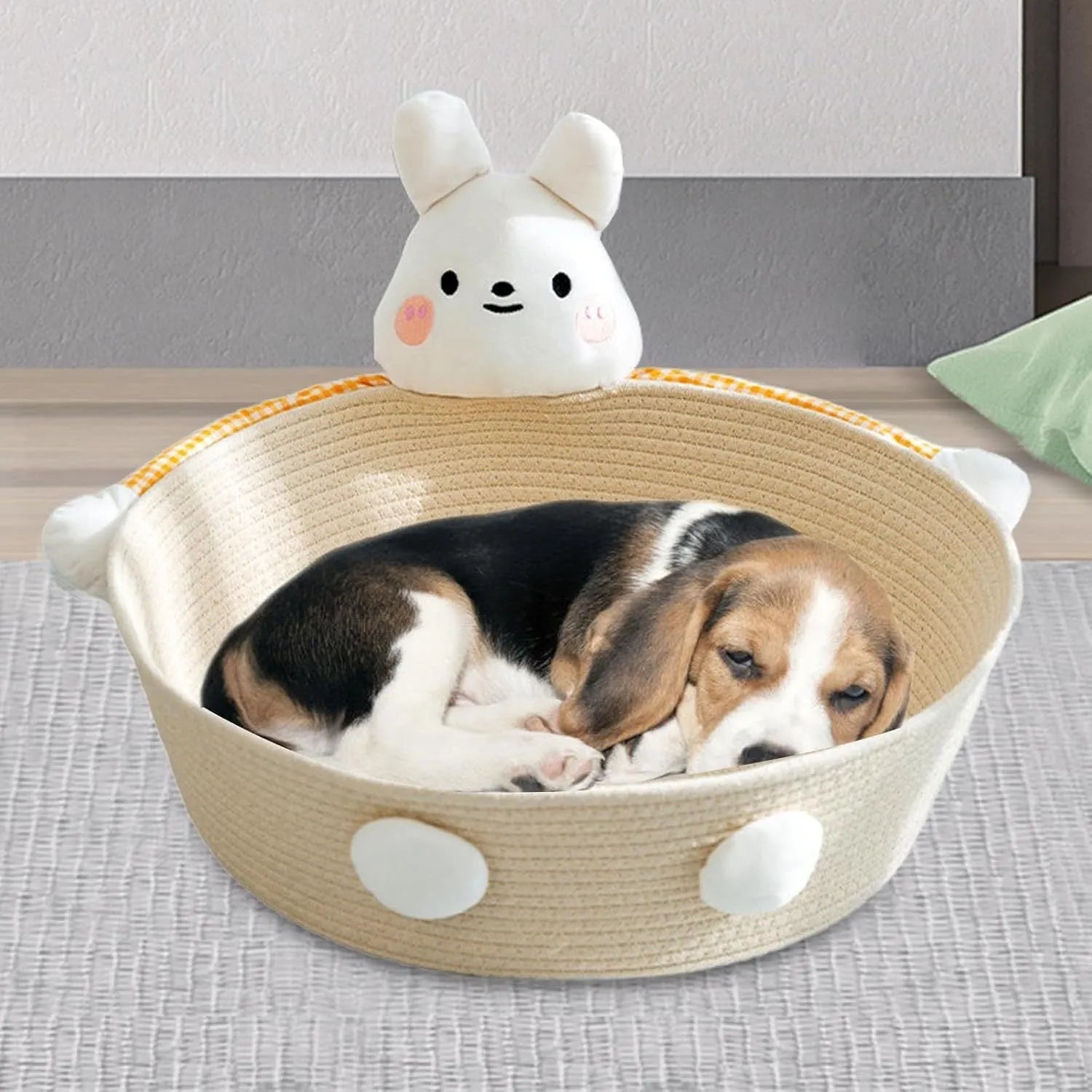 Woven cotton rope cat bed with integrated scratch board in bear design