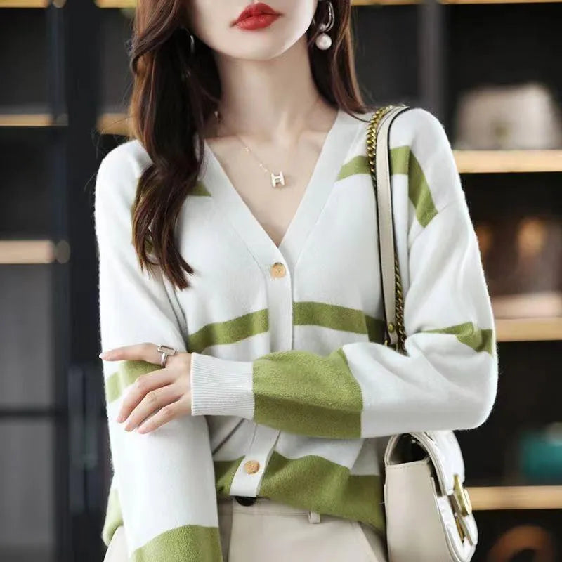 Women's striped V-neck knitted cardigan with 3D pattern and button front in slim fit