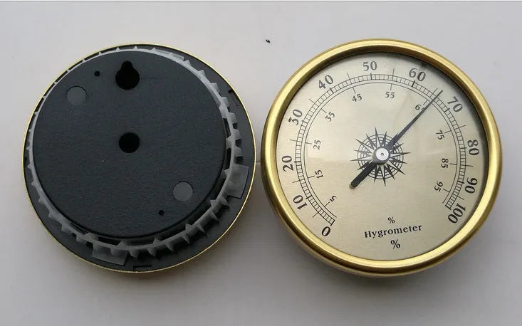 Analog thermometer and hygrometer with aluminium ring and dial for indoor outdoor monitoring