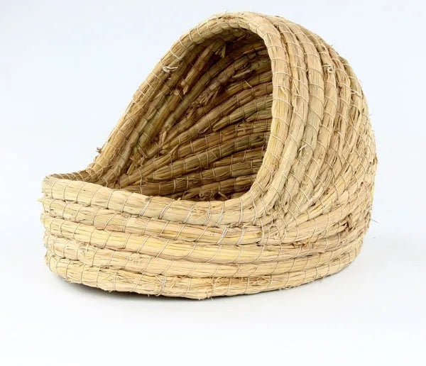 Natural hand-woven grass nest for rabbits – straw corn husk bridge hole cradle, small size, nest colour