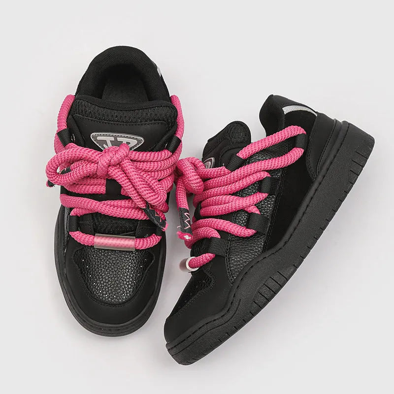Casual lace-up shoes with thick rubber sole and round toe in four colour options