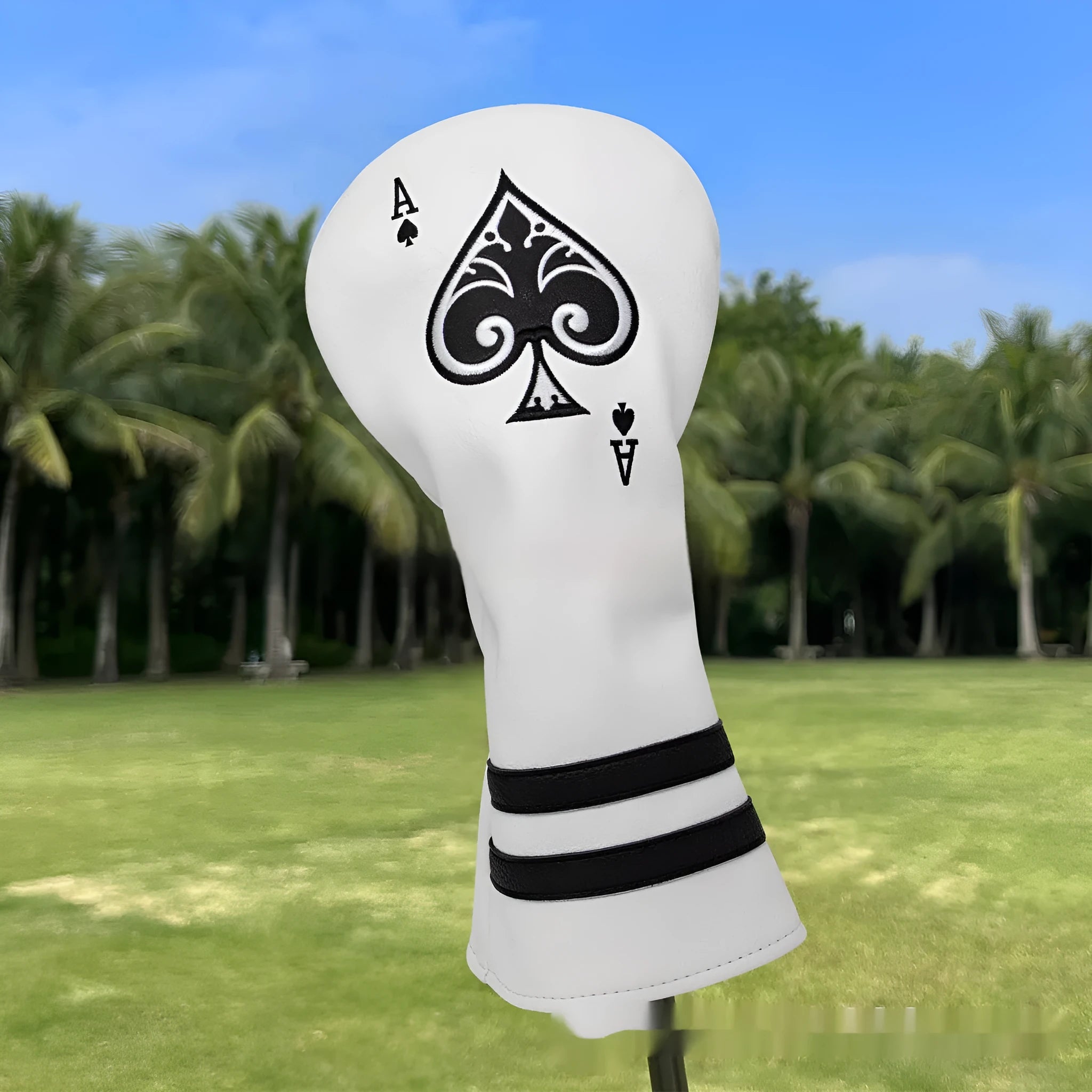 A single PU golf putter sleeve, a protective cover for a golf club.