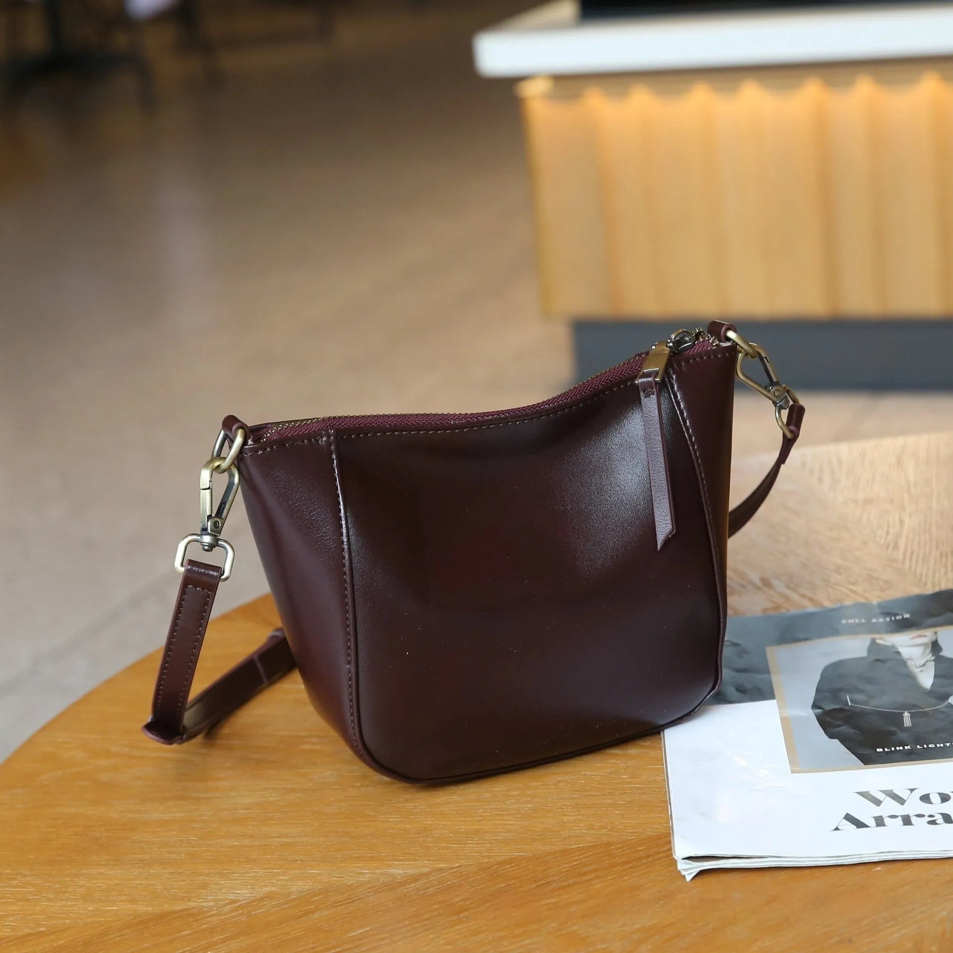 Ladies' top-grain leather handbag in vertical square shape with single strap, 18cm tall, in milk apricot colour