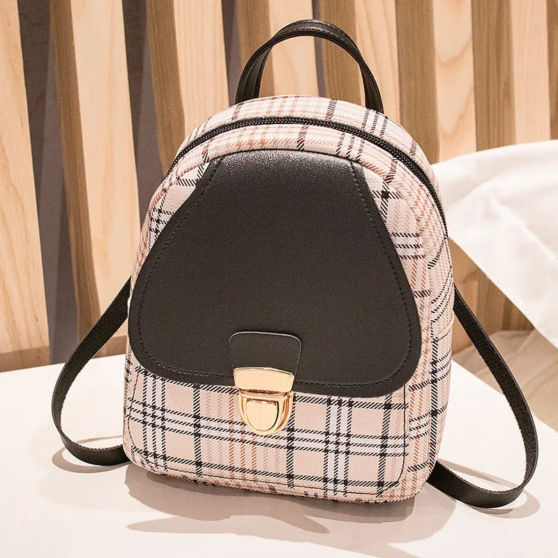 Smooth PU leather one shoulder diagonal phone bag in black.