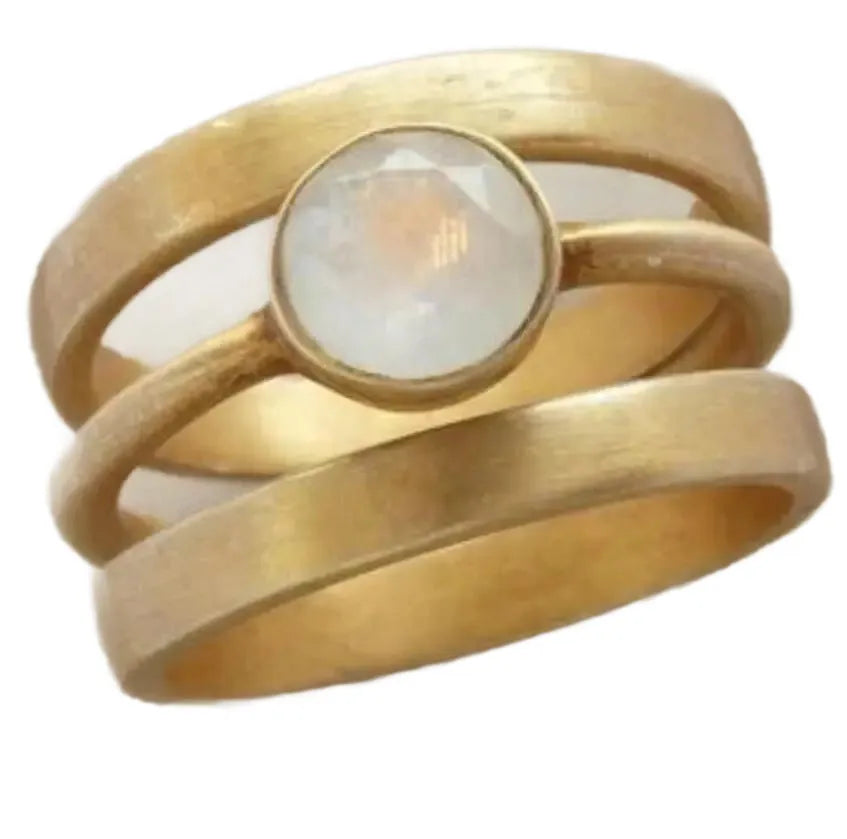 Gold-plated geometric ring with a white chalcedony stone set in a hollow micro-inlaid titanium steel band.