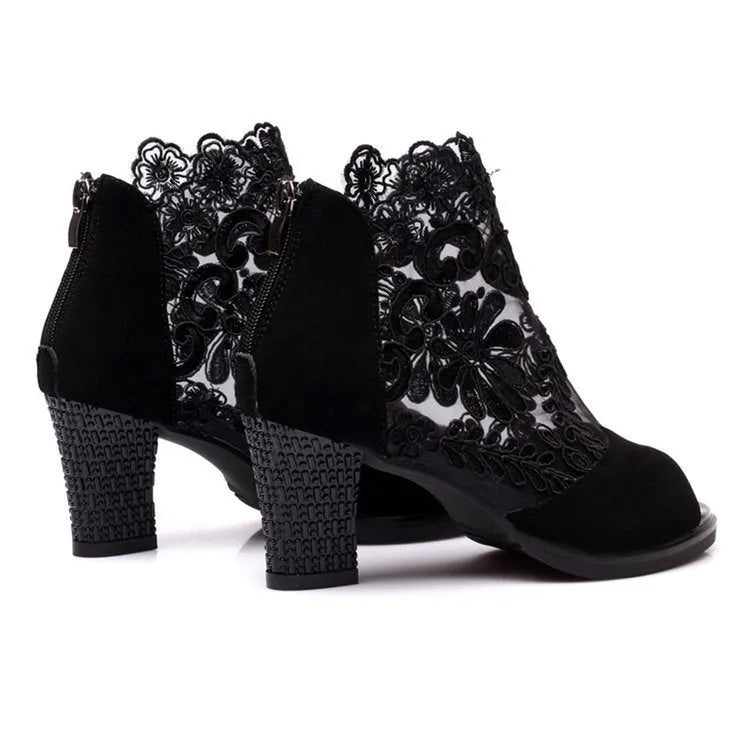 Women's black lace gladiator sandals with square heel and zip closure