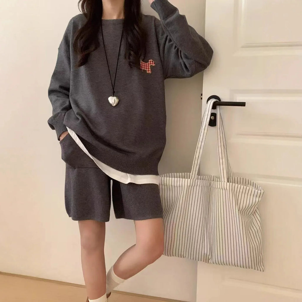Women's knitted sweater and shorts suit in imitation cashmere fabric with embroidery detail