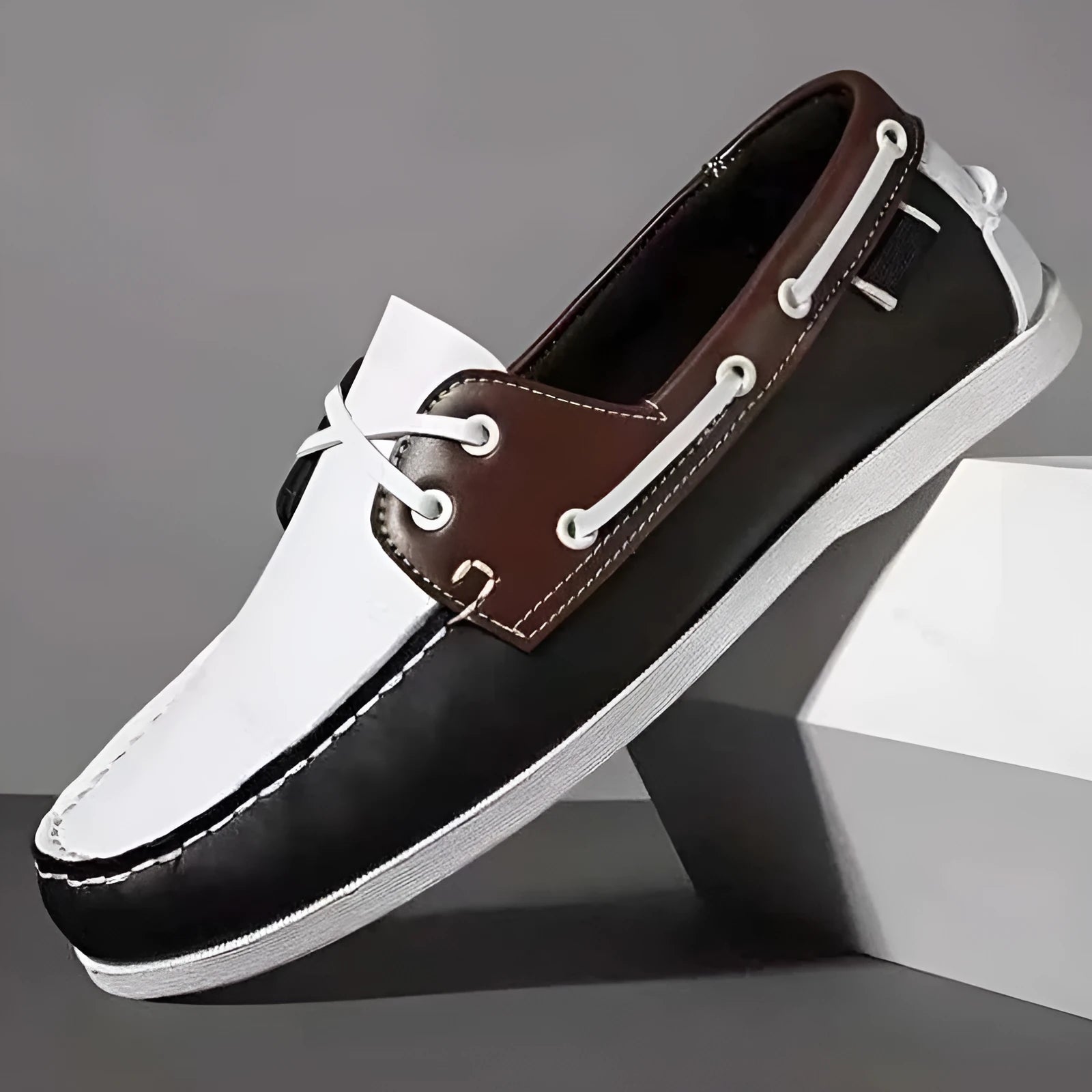 Men's British style casual shoes with flat heel and round toe in solid colours