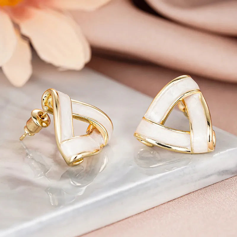 Women's metal oil stud earrings in yellow gold with inlaid zircon and triangle shape